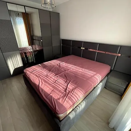 Denize Sifir, Havuz Manzarali, Merkezde 1+1