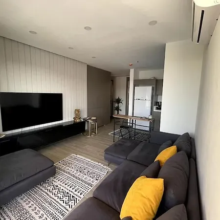 Denize Sifir, Havuz Manzarali, Merkezde 1+1
